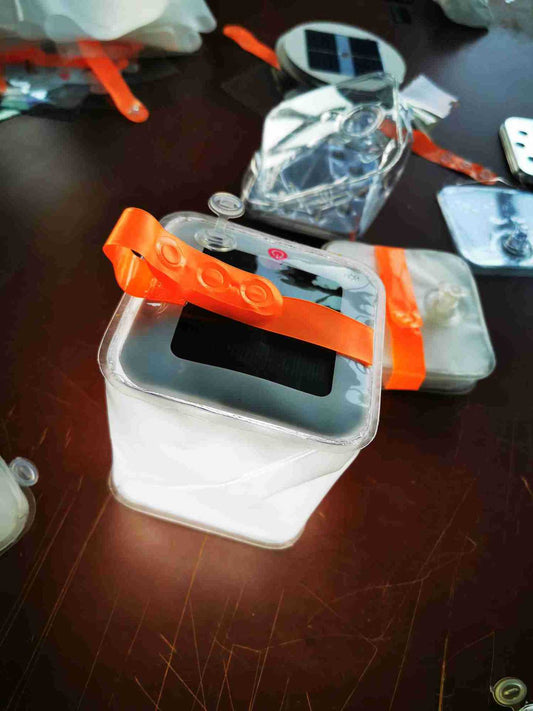 Solar inflatable lamp, rechargeable usb waterproof foldable portable lamp, LED table lamp, replaceable battery 太阳能充气灯 可充电usb防水折叠手提灯 LED台灯可更换电池 - 太阳能LED露营灯 - Zhongshan Star Trade