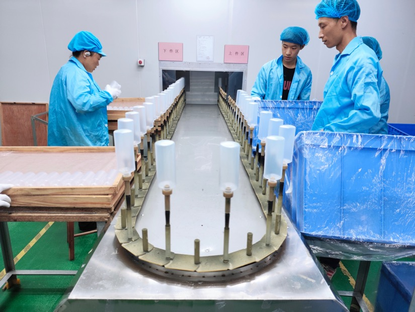 Transparent + coffee gold plastic spraying bottles