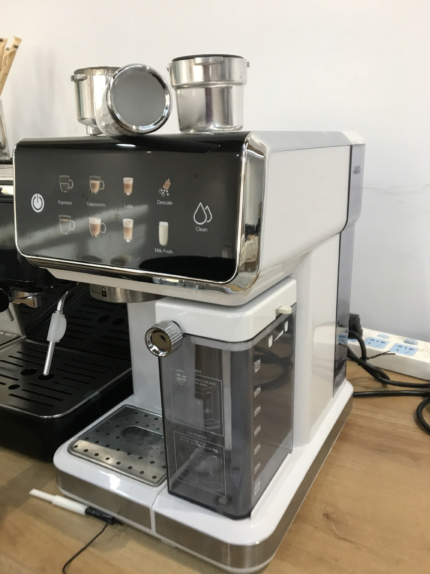 Home fully automatic 20-bar high-pressure office small Italian capsule coffee machine, three-in-one