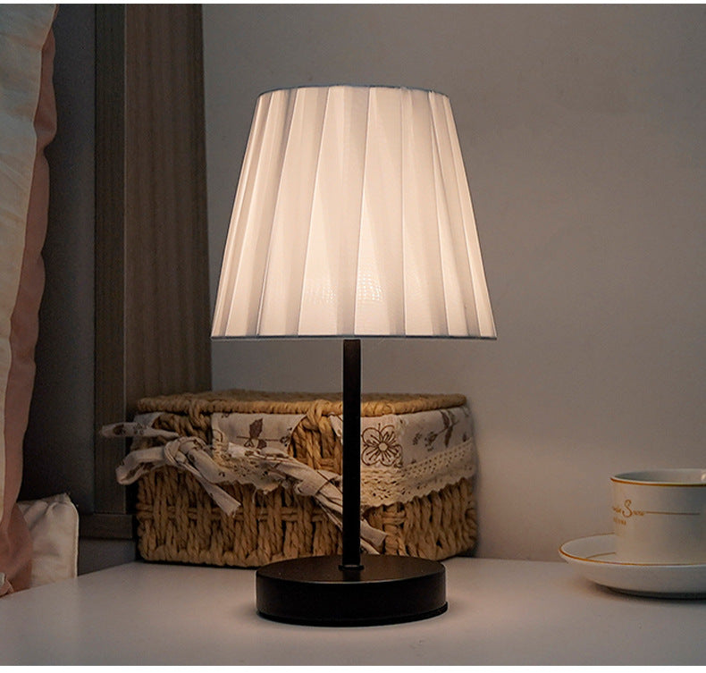 Solid wood fabric usb small table lamp, bedroom bedside lamp, study, residential dormitory led night light, creative ambient light decoration